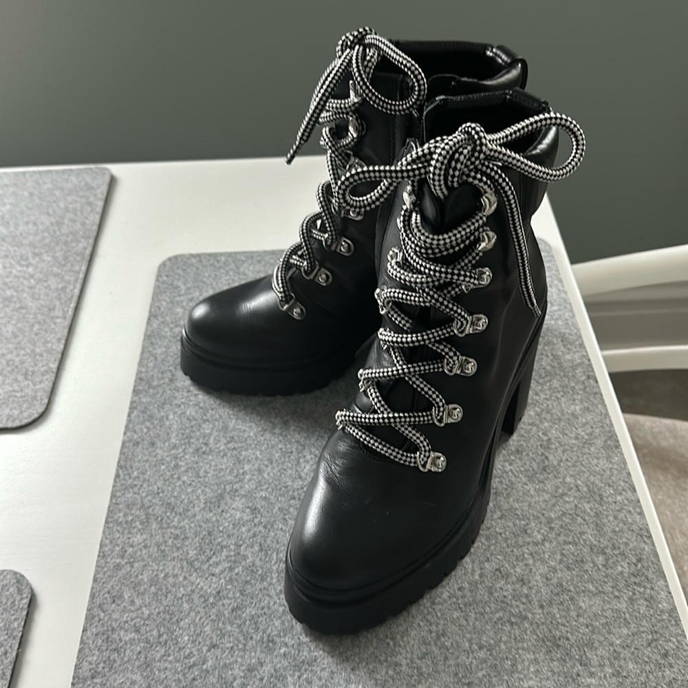 Soft leather 3 inch rubber bottom never worn 7.5 shoe boots